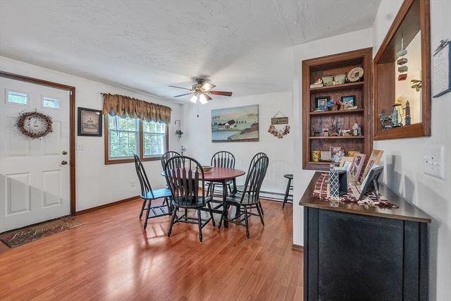 8 Tiffany Cir 8, Millbury, MA 01527