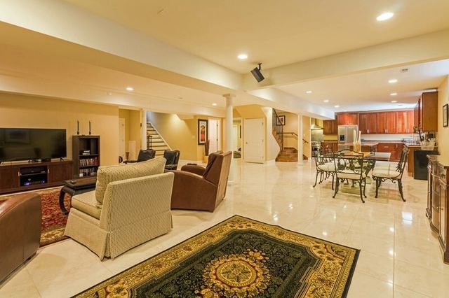 7902 Central Avenue, Morton Grove, IL 60053