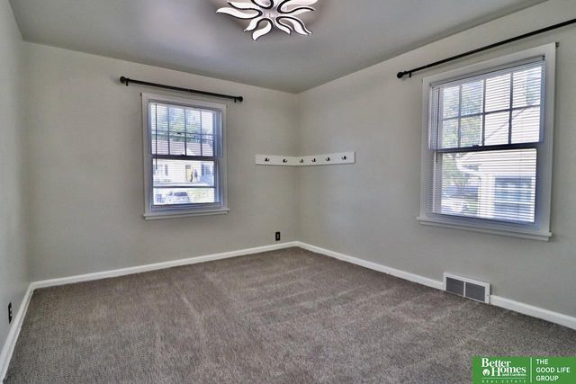 6457 Poppleton Avenue, Omaha, NE 68106