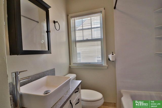 6457 Poppleton Avenue, Omaha, NE 68106