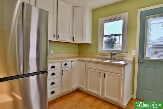 6457 Poppleton Avenue, Omaha, NE 68106