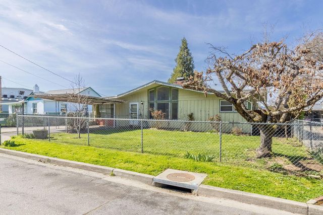 1512 Clara Avenue, Grants Pass, OR 97527