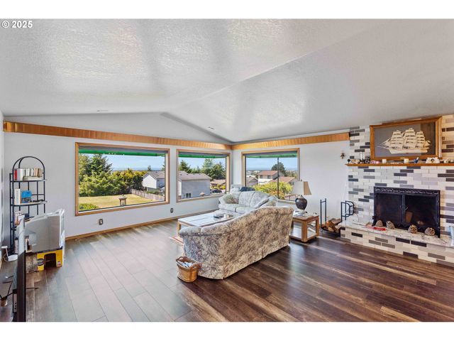 705 PREFONTAINE Dr, Coos Bay, OR 97420