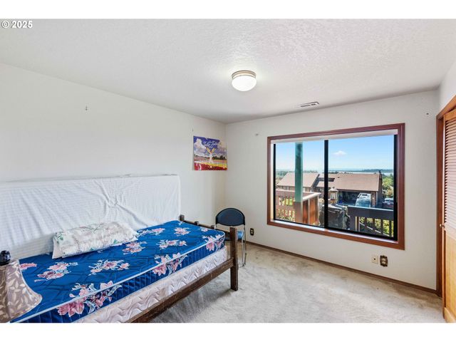 705 PREFONTAINE Dr, Coos Bay, OR 97420