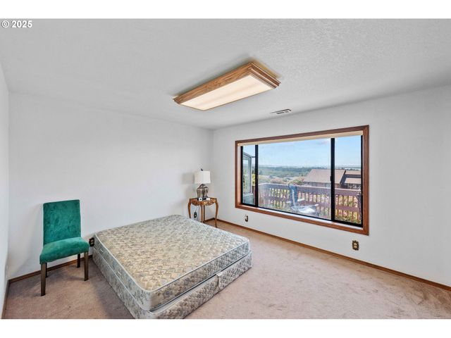 705 PREFONTAINE Dr, Coos Bay, OR 97420