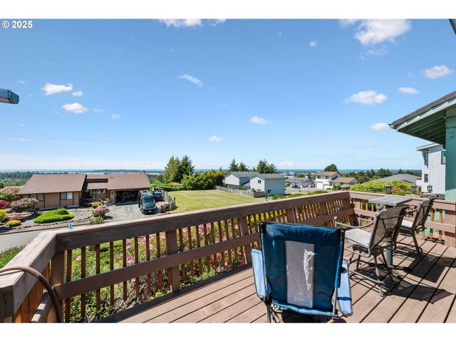 705 PREFONTAINE Dr, Coos Bay, OR 97420