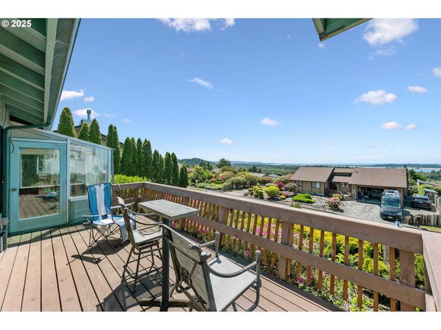 705 PREFONTAINE Dr, Coos Bay, OR 97420