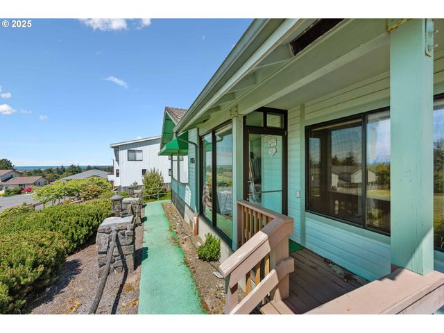 705 PREFONTAINE Dr, Coos Bay, OR 97420