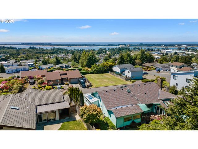 705 PREFONTAINE Dr, Coos Bay, OR 97420