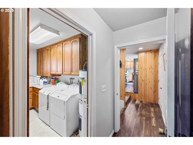 705 PREFONTAINE Dr, Coos Bay, OR 97420