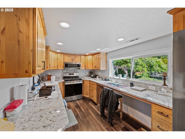 705 PREFONTAINE Dr, Coos Bay, OR 97420