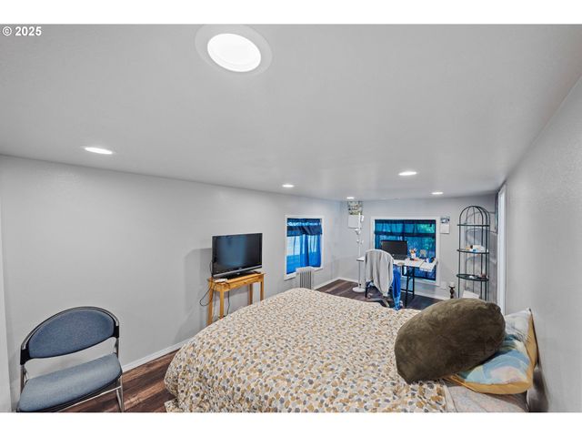 705 PREFONTAINE Dr, Coos Bay, OR 97420