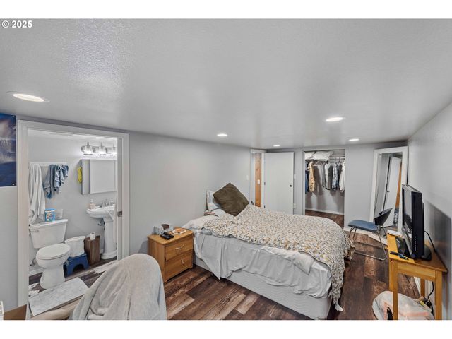 705 PREFONTAINE Dr, Coos Bay, OR 97420