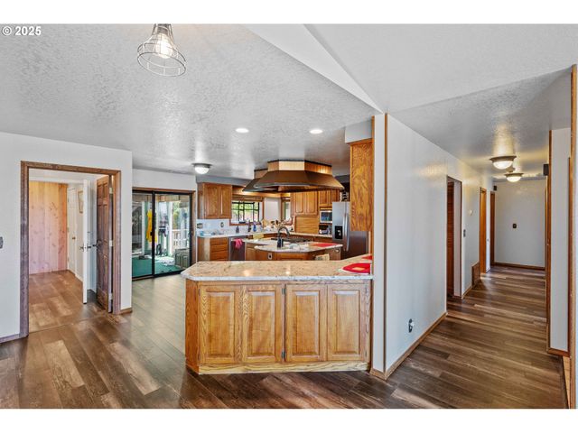 705 PREFONTAINE Dr, Coos Bay, OR 97420