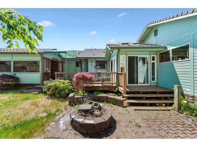 705 PREFONTAINE Dr, Coos Bay, OR 97420