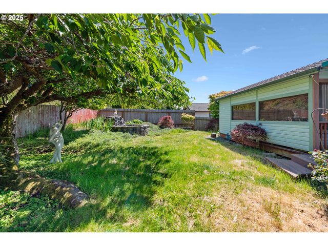 705 PREFONTAINE Dr, Coos Bay, OR 97420