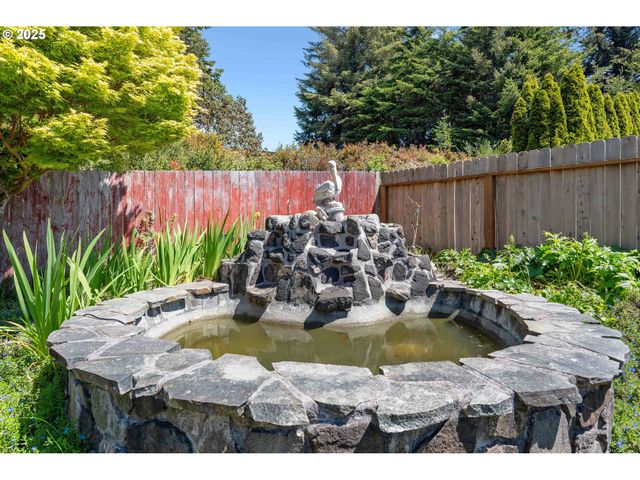 705 PREFONTAINE Dr, Coos Bay, OR 97420