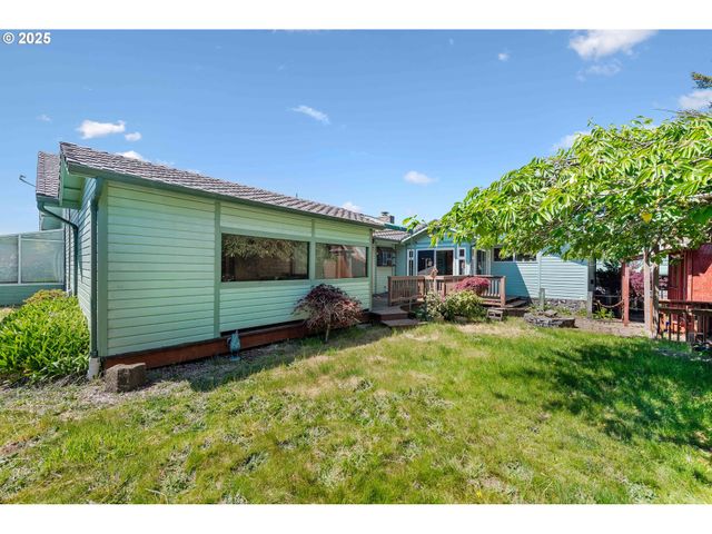 705 PREFONTAINE Dr, Coos Bay, OR 97420