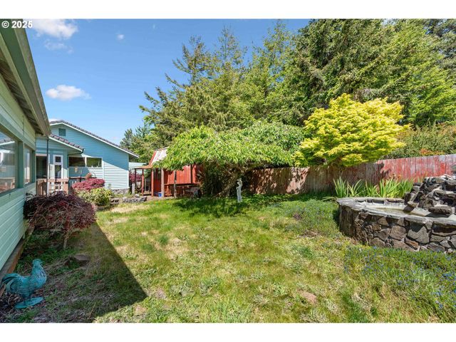 705 PREFONTAINE Dr, Coos Bay, OR 97420