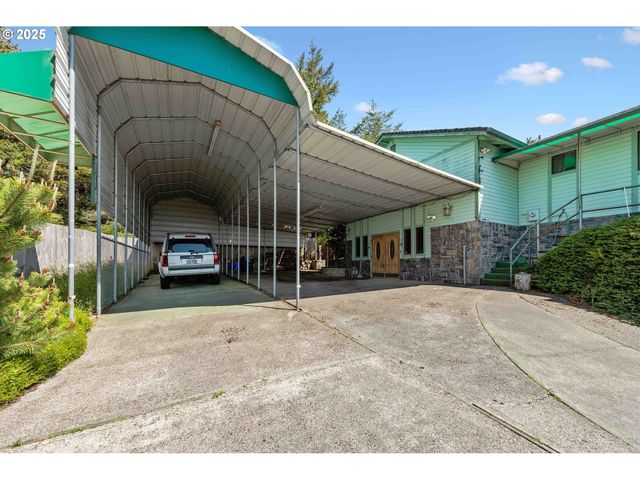 705 PREFONTAINE Dr, Coos Bay, OR 97420