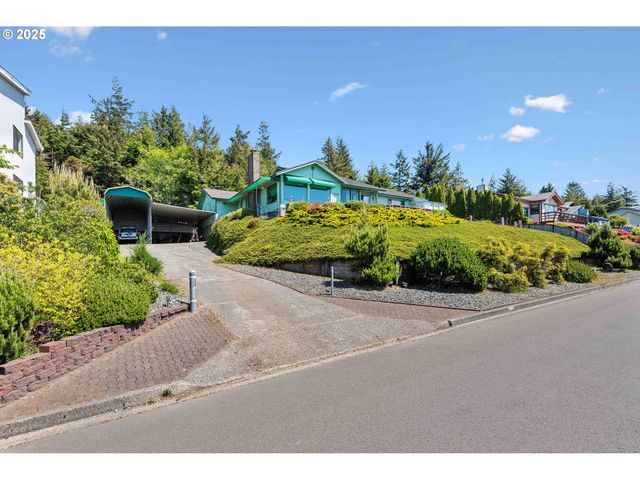 705 PREFONTAINE Dr, Coos Bay, OR 97420