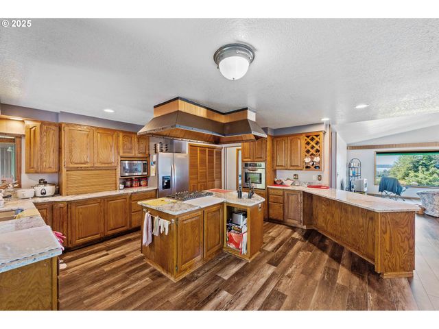 705 PREFONTAINE Dr, Coos Bay, OR 97420