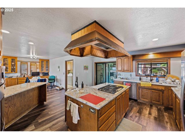 705 PREFONTAINE Dr, Coos Bay, OR 97420