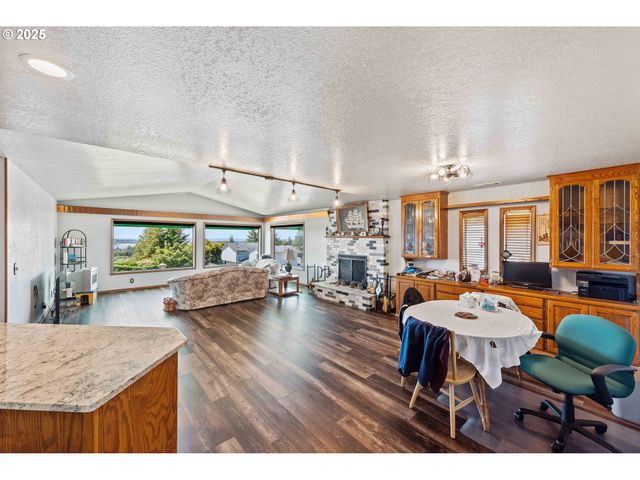 705 PREFONTAINE Dr, Coos Bay, OR 97420