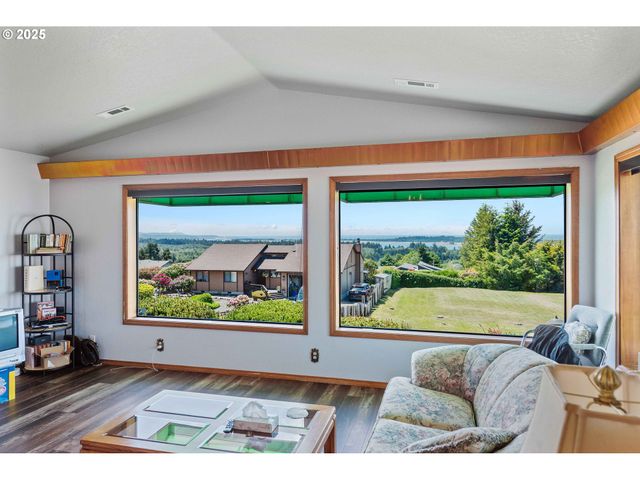 705 PREFONTAINE Dr, Coos Bay, OR 97420