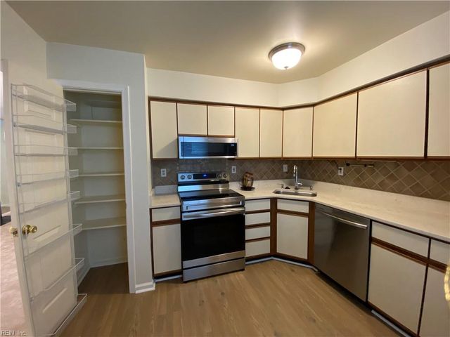 1443 Ivywood RD, Virginia Beach, VA 23453