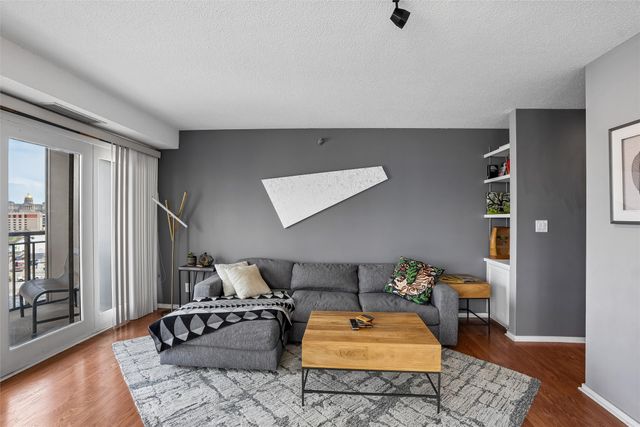 300 Walnut Street 711, Des Moines, IA 50309