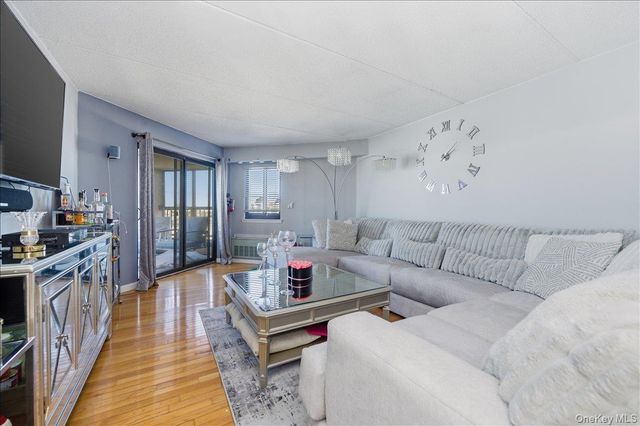 725 Miller Avenue 318, Freeport, NY 11520