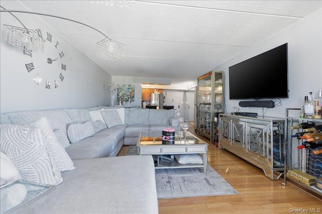 725 Miller Avenue 318, Freeport, NY 11520