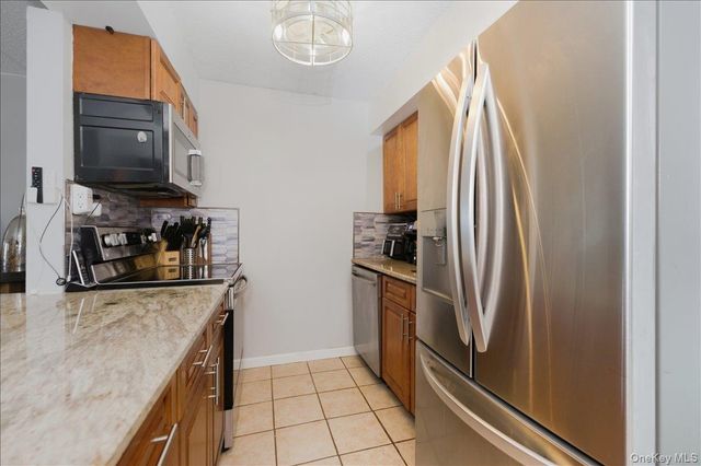 725 Miller Avenue 318, Freeport, NY 11520