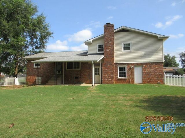 2111 Edinburgh Drive SW, Huntsville, AL 35803