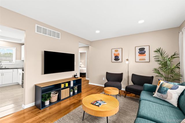 28459 Rosslyn Avenue, Garden City, MI 48135