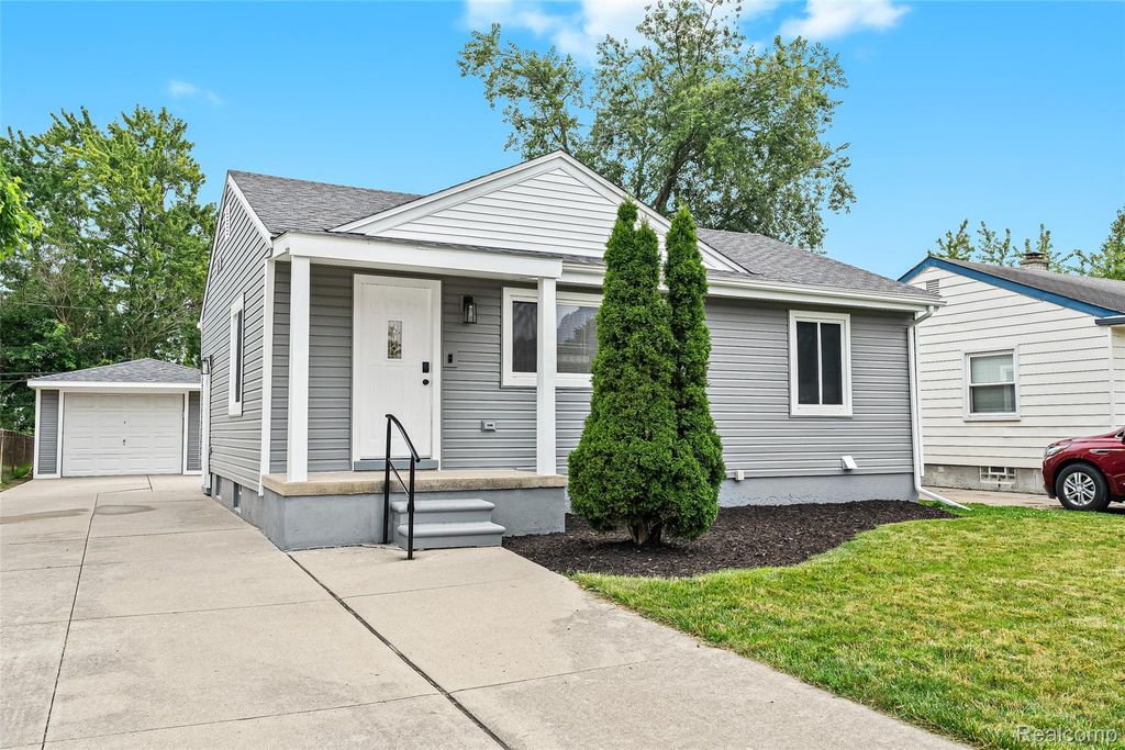 28459 Rosslyn Avenue, Garden City, MI 48135