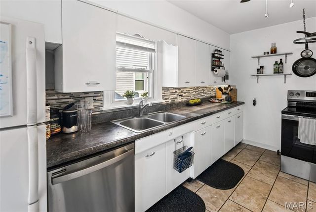 119 S Jefferson Avenue, Collinsville, IL 62234