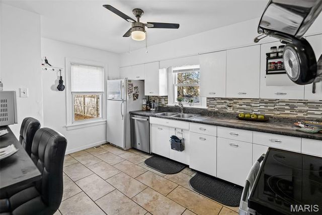 119 S Jefferson Avenue, Collinsville, IL 62234