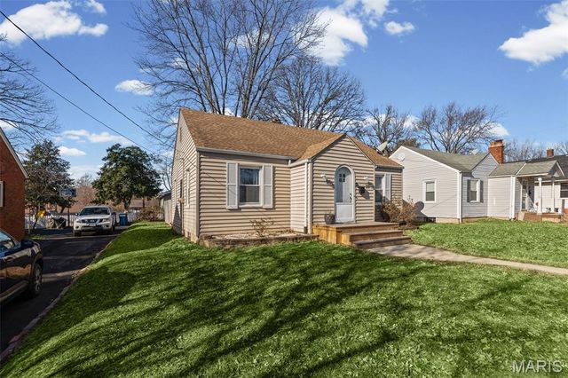 119 S Jefferson Avenue, Collinsville, IL 62234