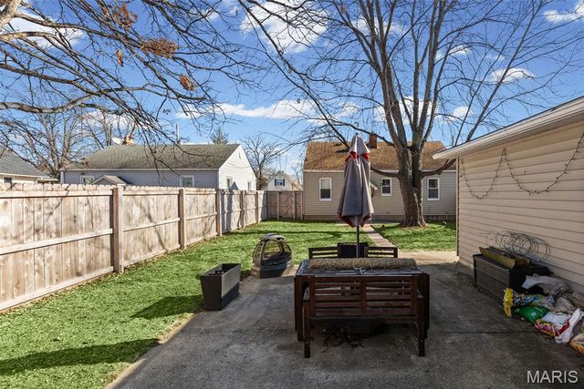 119 S Jefferson Avenue, Collinsville, IL 62234