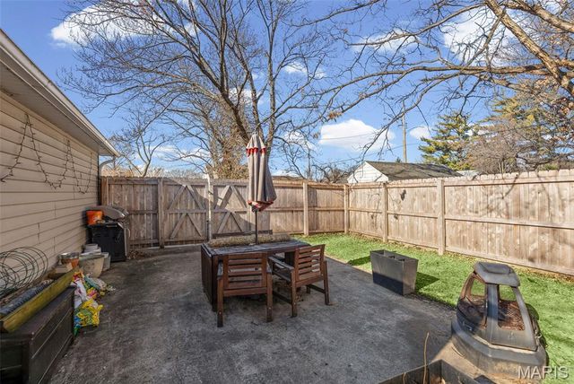 119 S Jefferson Avenue, Collinsville, IL 62234