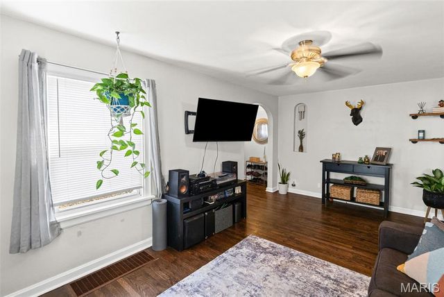 119 S Jefferson Avenue, Collinsville, IL 62234