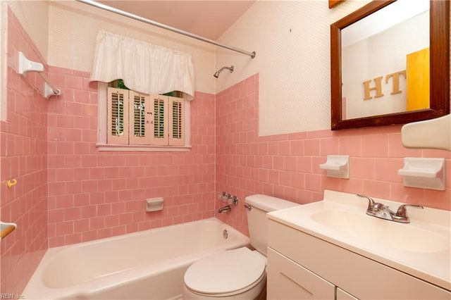 1003 White Pine DR, Chesapeake, VA 23323