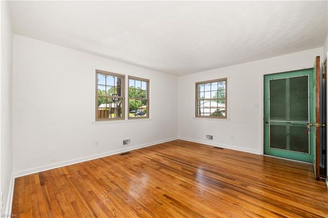 1003 White Pine DR, Chesapeake, VA 23323