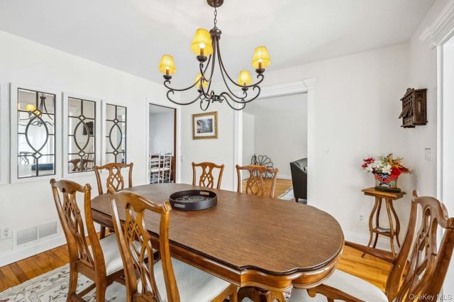 7 Linda Lane, Hampton Bays, NY 11946