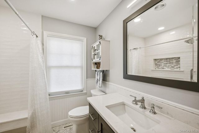 7 Linda Lane, Hampton Bays, NY 11946