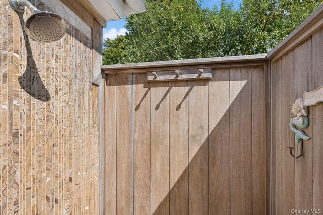 7 Linda Lane, Hampton Bays, NY 11946