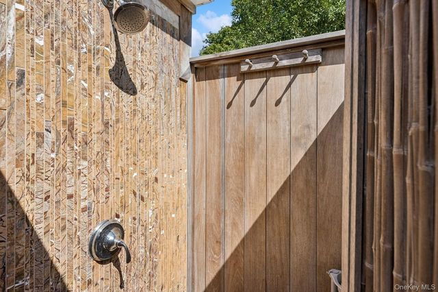 7 Linda Lane, Hampton Bays, NY 11946