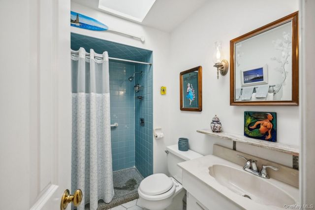 7 Linda Lane, Hampton Bays, NY 11946